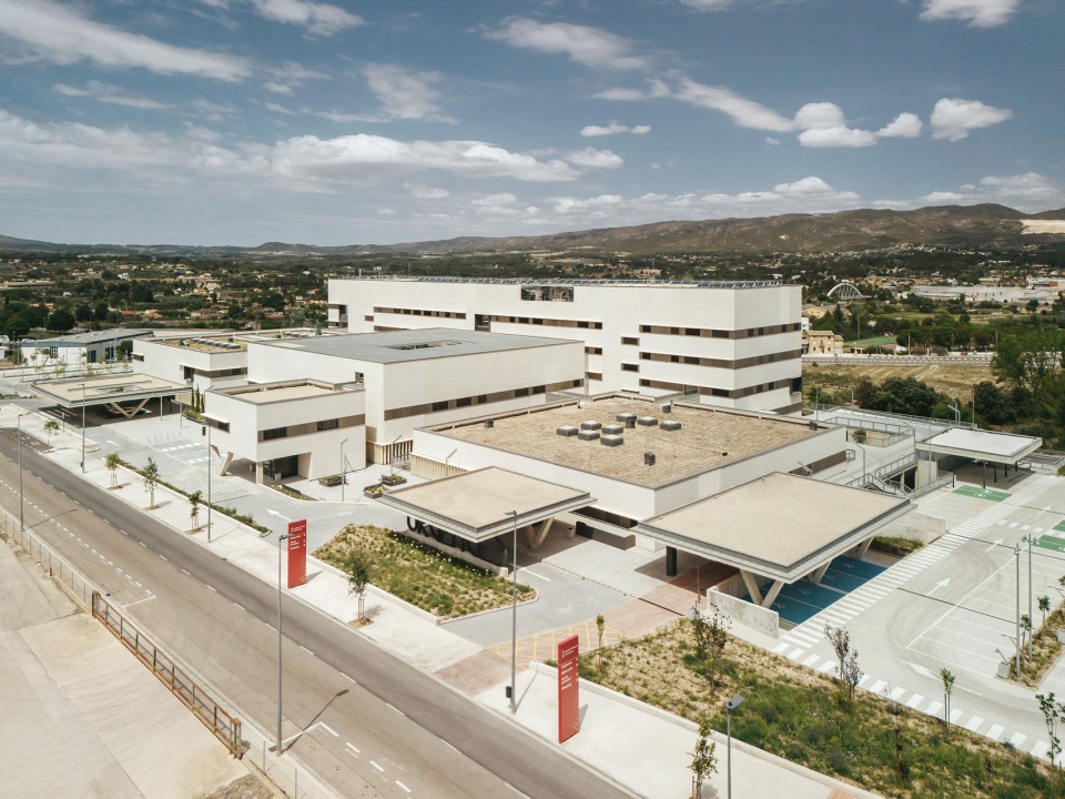 new ontinyent hospital by contell martinez arquitectos