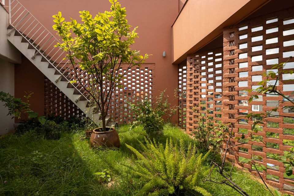 CUBE Creative Usage of Bricks Earth