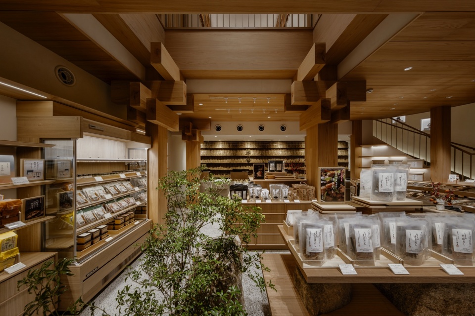 Kayanoya Ginza by Kengo Kuma