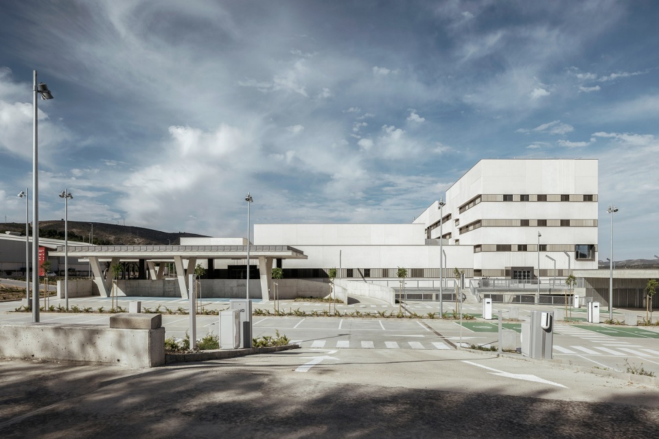 new ontinyent hospital by contell martinez arquitectos