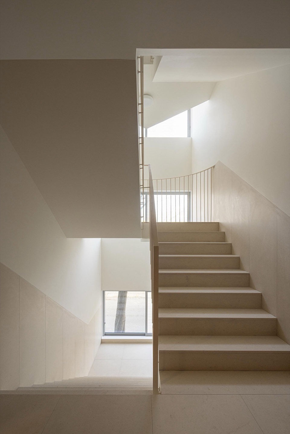 Edifício De Habitacao Multifamiliar Hintze Ribeiro By Helder Da Rocha Arquitectos