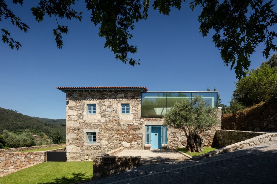CERDEIRAS HOUSE HOTEL by Tiago do Vale Architects