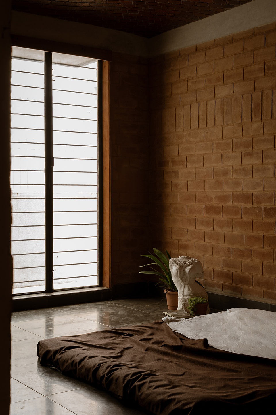 mud house by aagaram architects