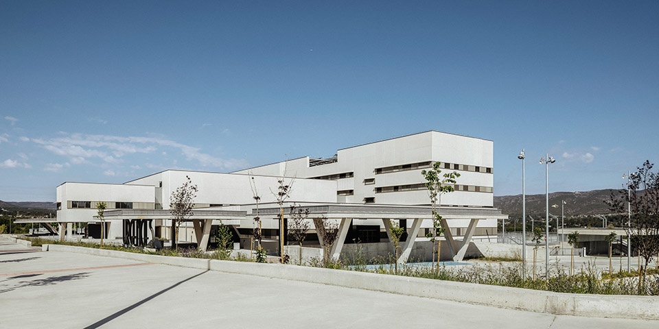 new ontinyent hospital by contell martinez arquitectos