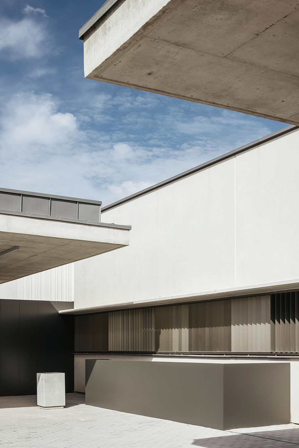 new ontinyent hospital by contell martinez arquitectos