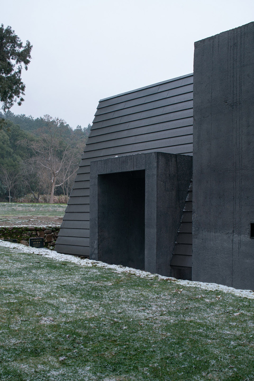 Ink Wash Pool by yad studio