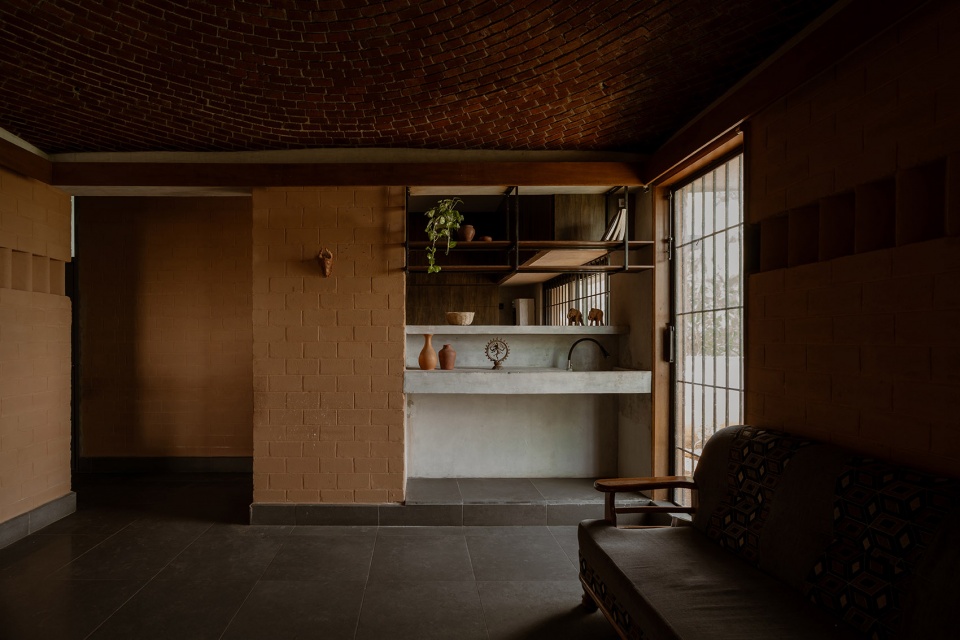 mud house by aagaram architects