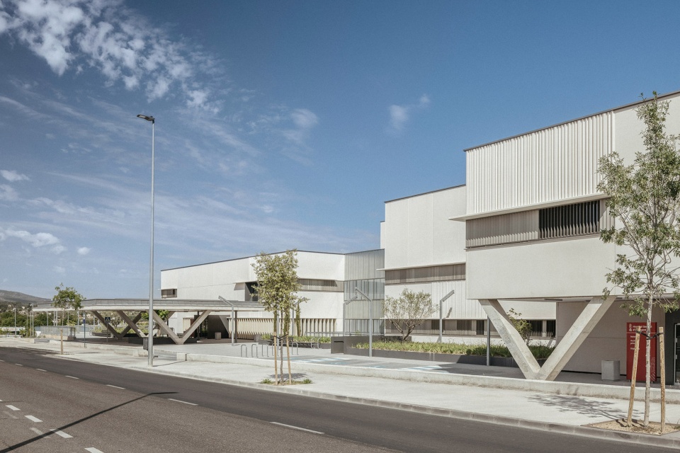 new ontinyent hospital by contell martinez arquitectos