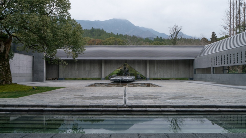 Ink Wash Pool by yad studio