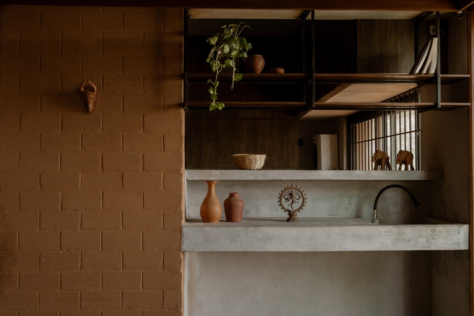 mud house by aagaram architects