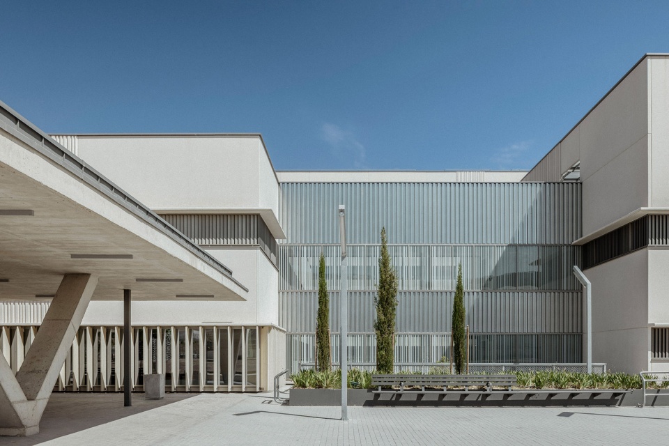 new ontinyent hospital by contell martinez arquitectos