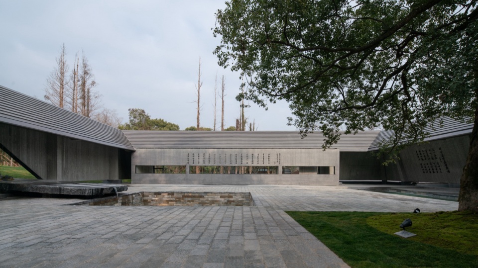 Ink Wash Pool by yad studio