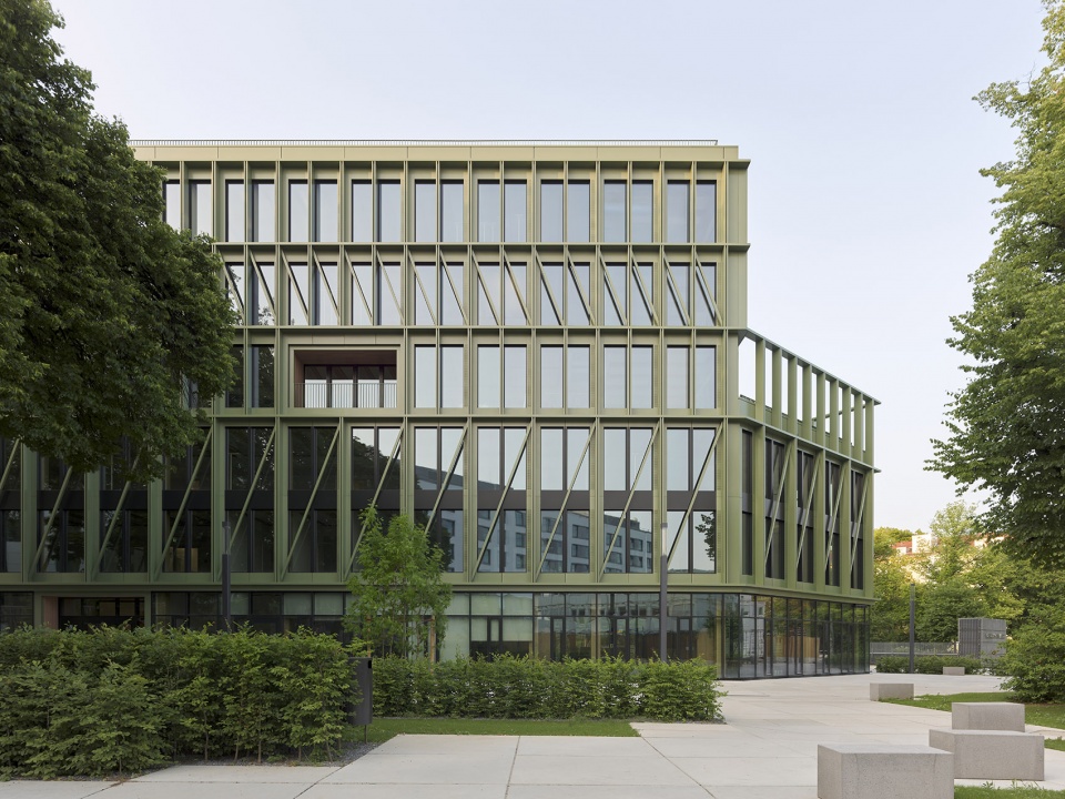 i8 office building by c f moller architects