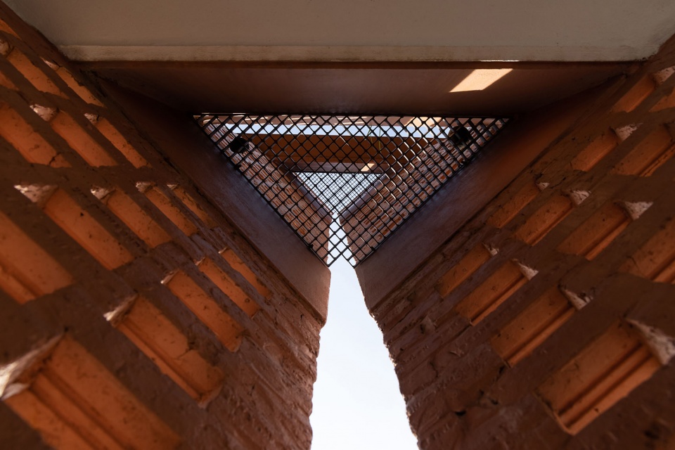 CUBE Creative Usage of Bricks Earth