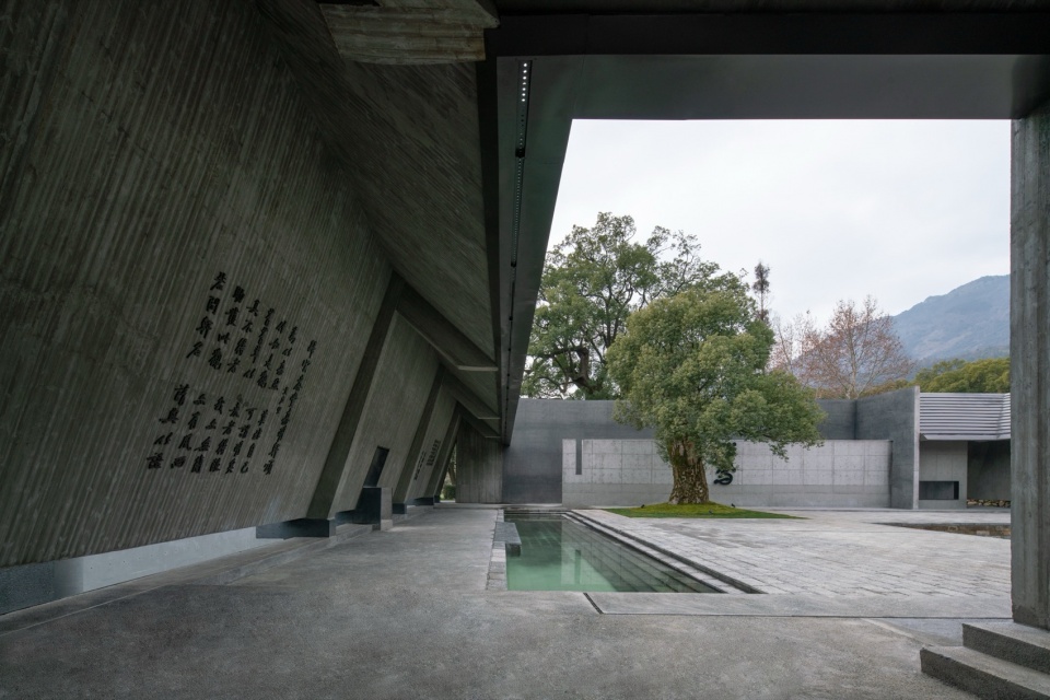 Ink Wash Pool by yad studio