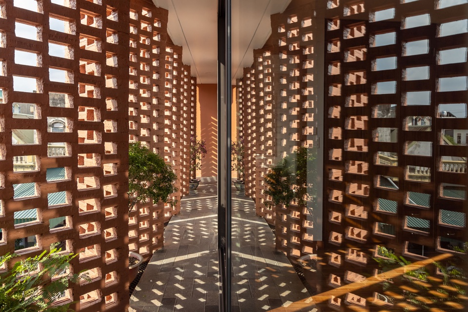 CUBE Creative Usage of Bricks Earth
