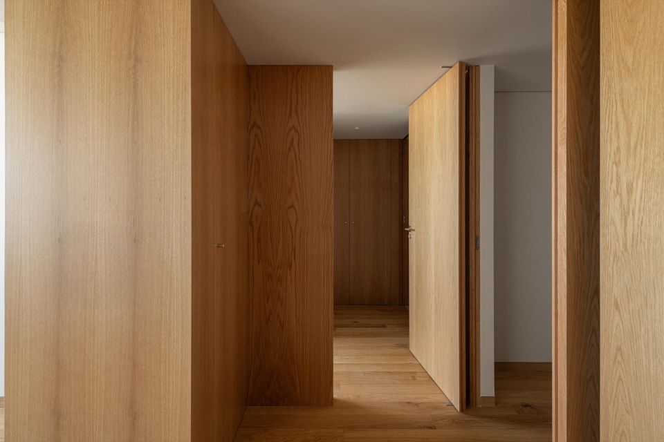 Edifício De Habitacao Multifamiliar Hintze Ribeiro By Helder Da Rocha Arquitectos