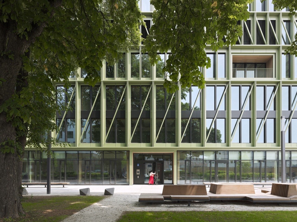 i8 office building by c f moller architects