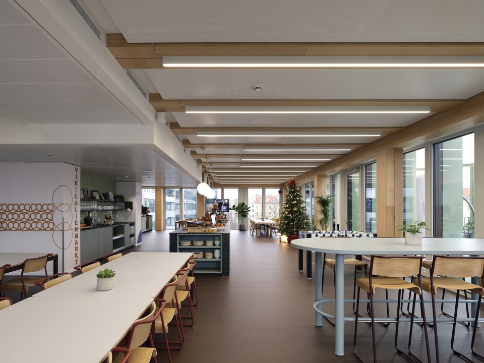 i8 office building by c f moller architects