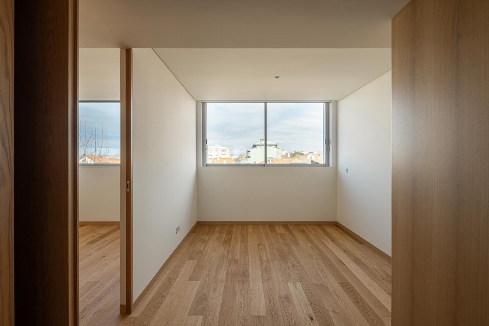 Edifício De Habitacao Multifamiliar Hintze Ribeiro By Helder Da Rocha Arquitectos