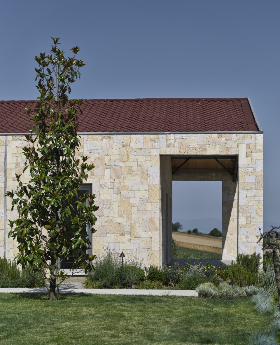 hara seher by equine design studio