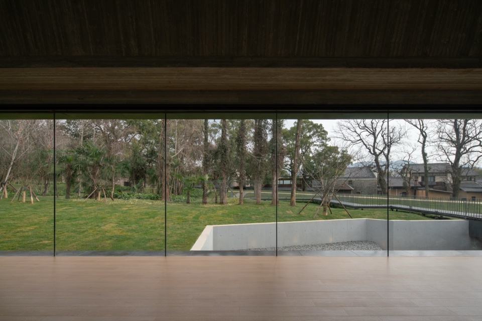 Ink Wash Pool by yad studio