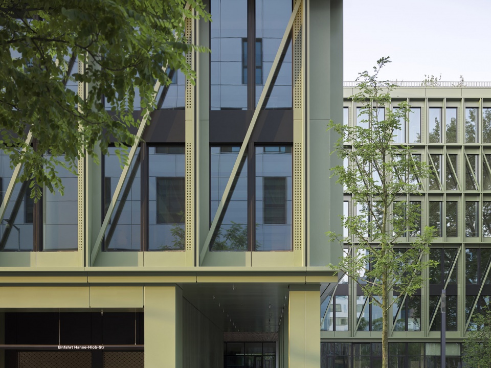 i8 office building by c f moller architects