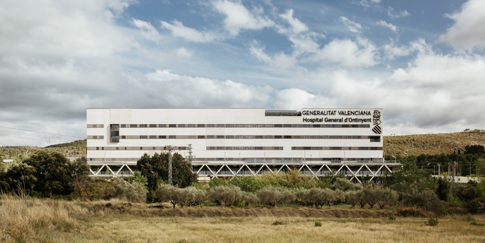 new ontinyent hospital by contell martinez arquitectos