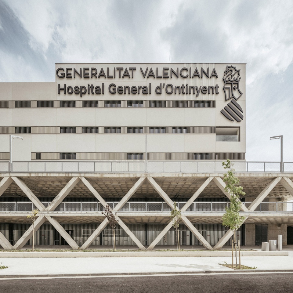 new ontinyent hospital by contell martinez arquitectos