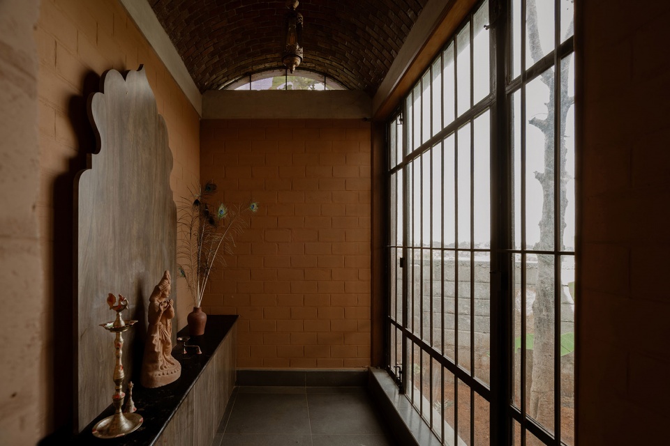mud house by aagaram architects