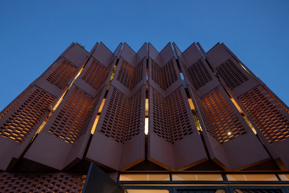 CUBE Creative Usage of Bricks Earth