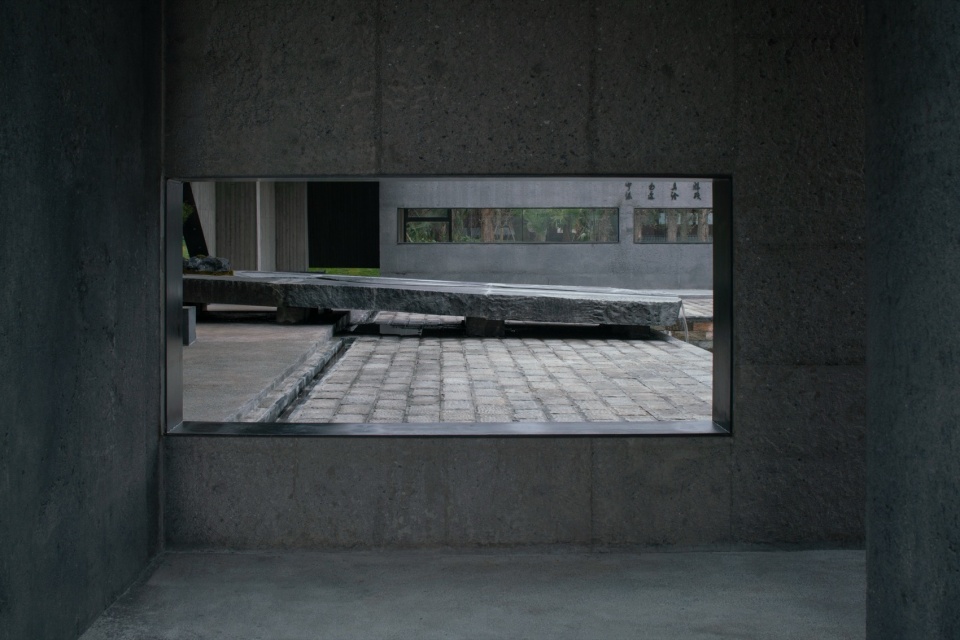 Ink Wash Pool by yad studio
