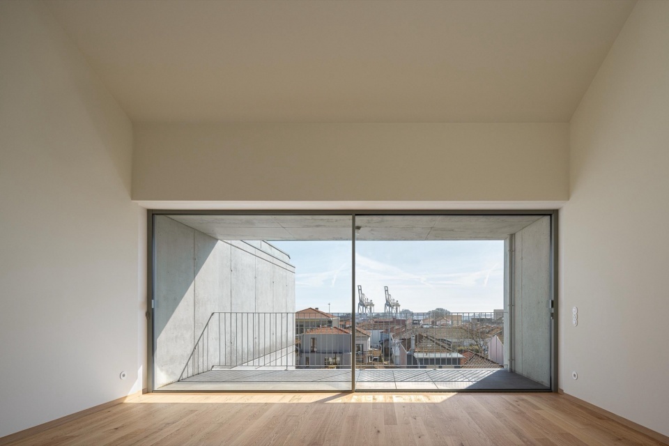 Edifício De Habitacao Multifamiliar Hintze Ribeiro By Helder Da Rocha Arquitectos