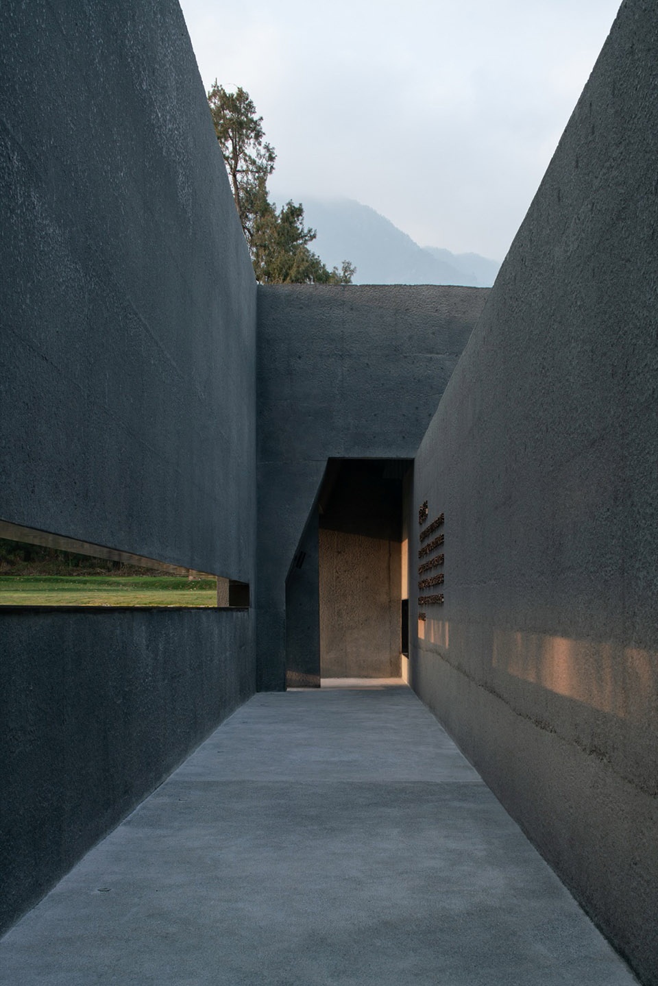 Ink Wash Pool by yad studio
