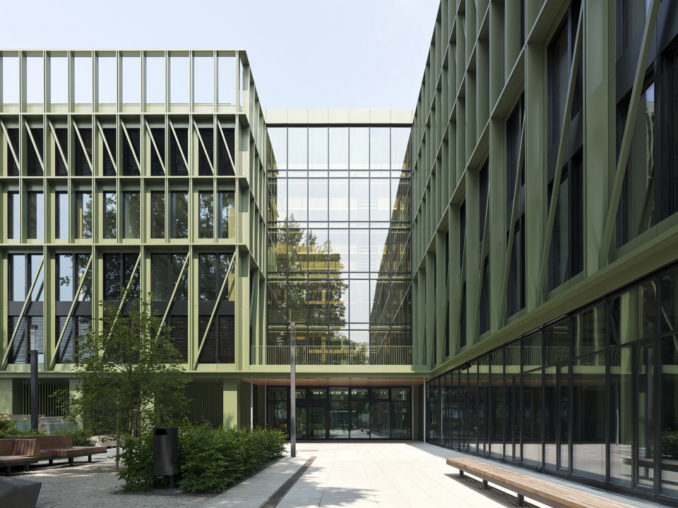i8 office building by c f moller architects