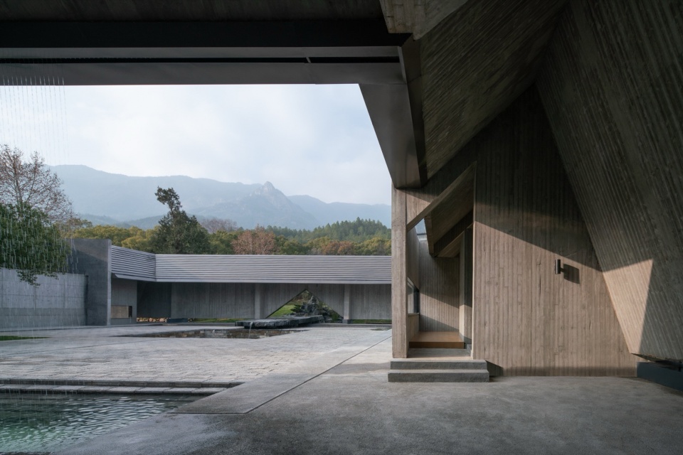 Ink Wash Pool by yad studio