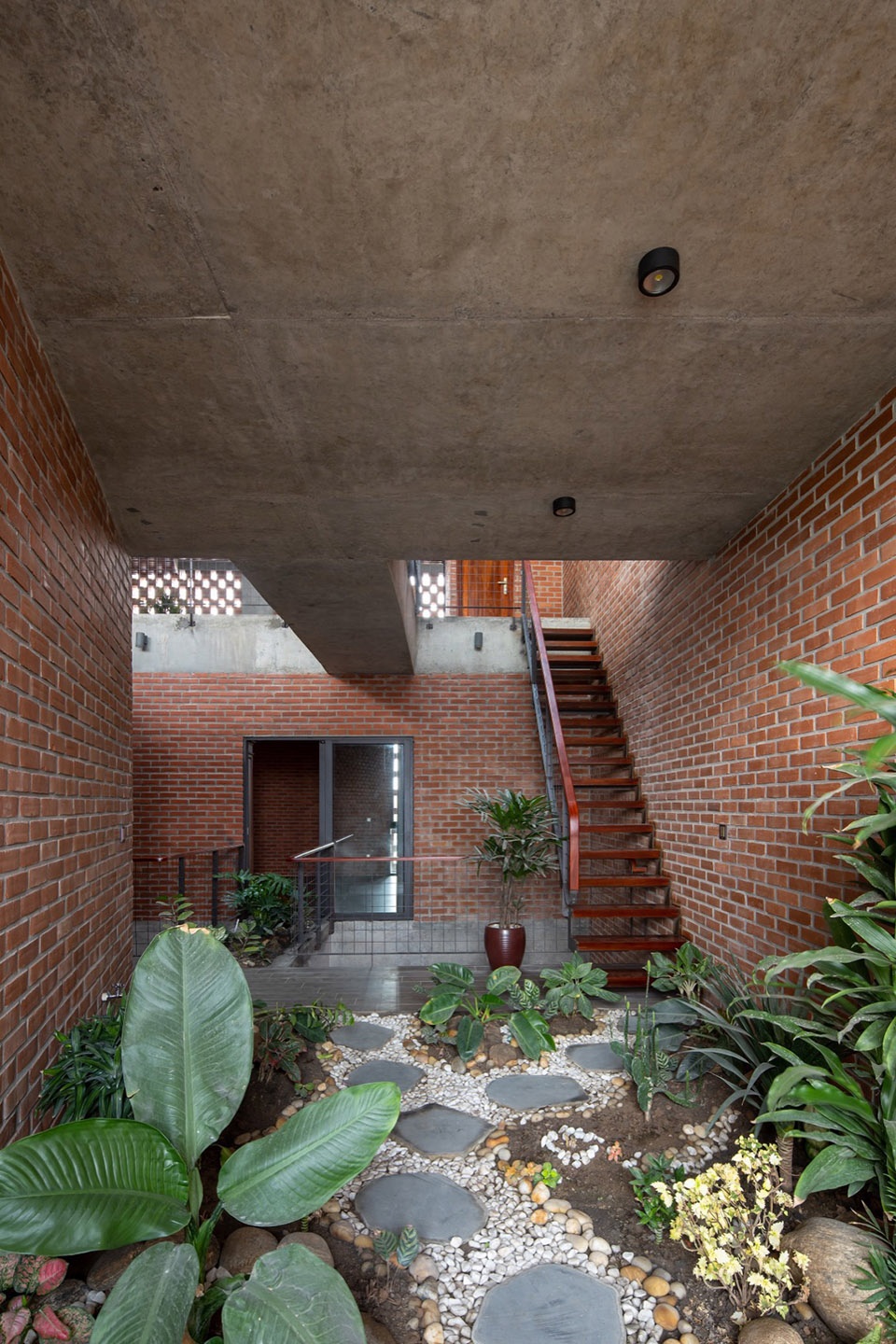 TROPICAL FLOW by HP Architects