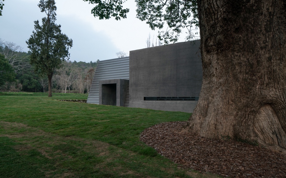 Ink Wash Pool by yad studio