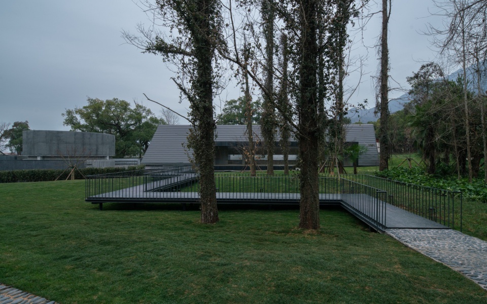 Ink Wash Pool by yad studio