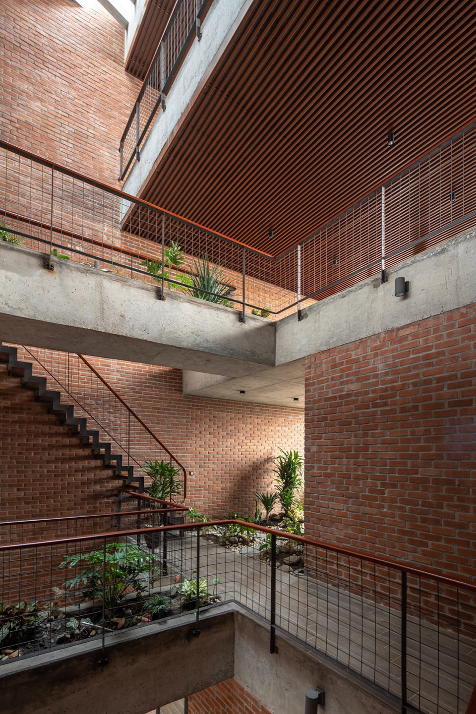 TROPICAL FLOW by HP Architects