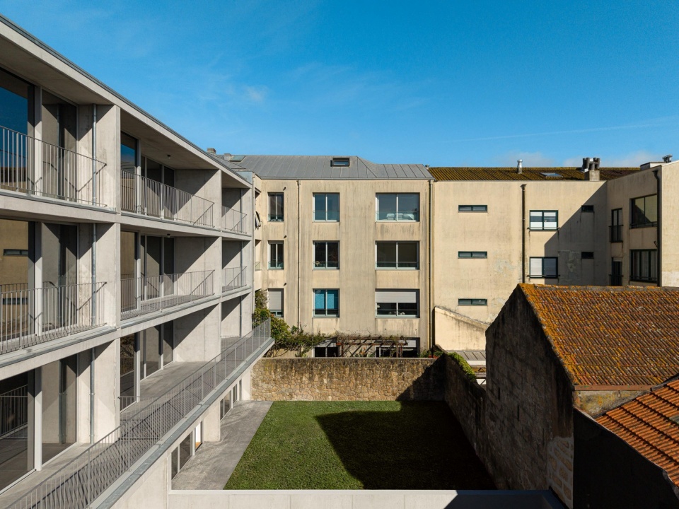 Edifício De Habitacao Multifamiliar Hintze Ribeiro By Helder Da Rocha Arquitectos