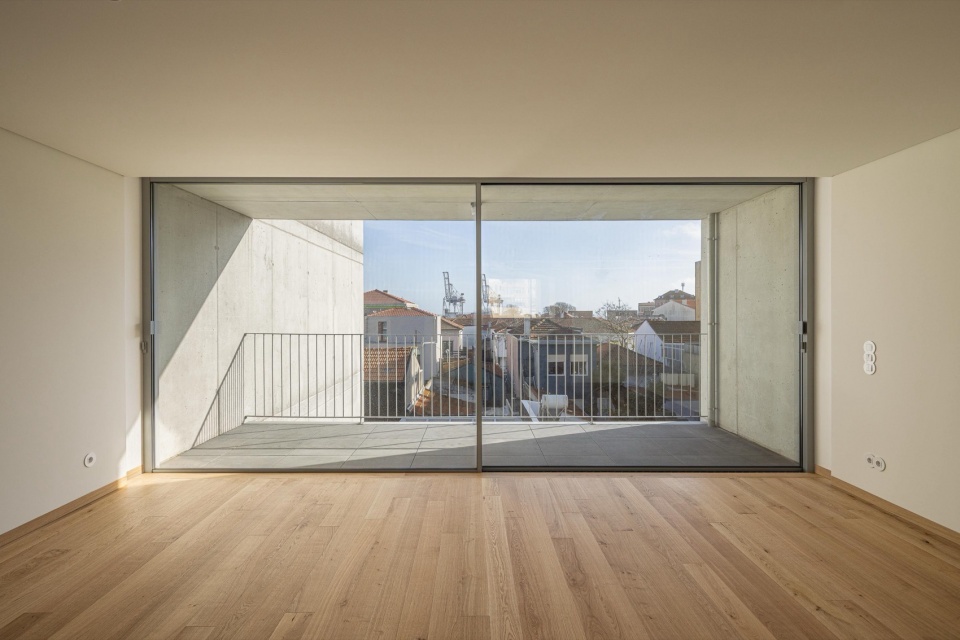 Edifício De Habitacao Multifamiliar Hintze Ribeiro By Helder Da Rocha Arquitectos