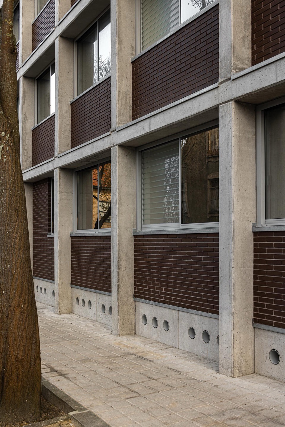 Edifício De Habitacao Multifamiliar Hintze Ribeiro By Helder Da Rocha Arquitectos