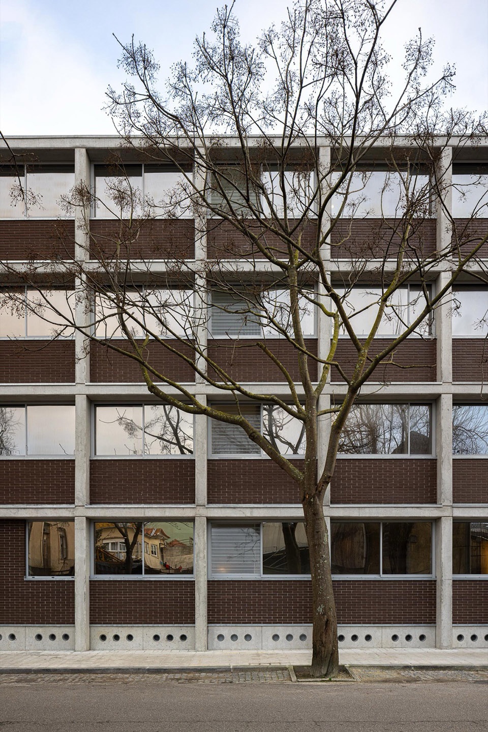 Edifício De Habitacao Multifamiliar Hintze Ribeiro By Helder Da Rocha Arquitectos
