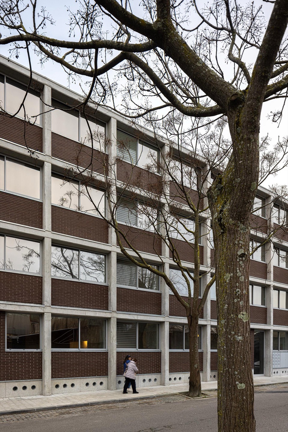 Edifício De Habitacao Multifamiliar Hintze Ribeiro By Helder Da Rocha Arquitectos