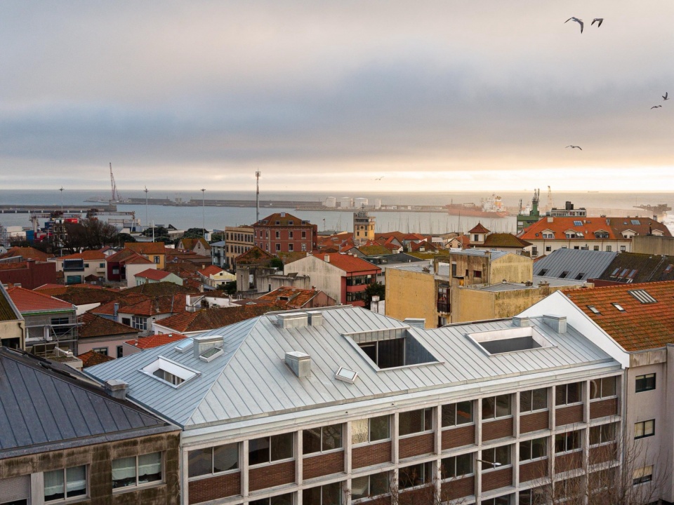 Edifício De Habitacao Multifamiliar Hintze Ribeiro By Helder Da Rocha Arquitectos