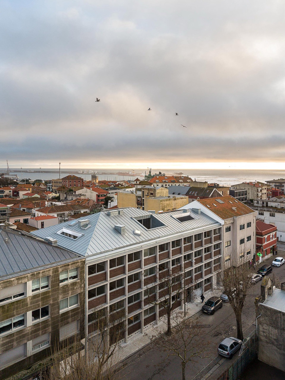 Edifício De Habitacao Multifamiliar Hintze Ribeiro By Helder Da Rocha Arquitectos