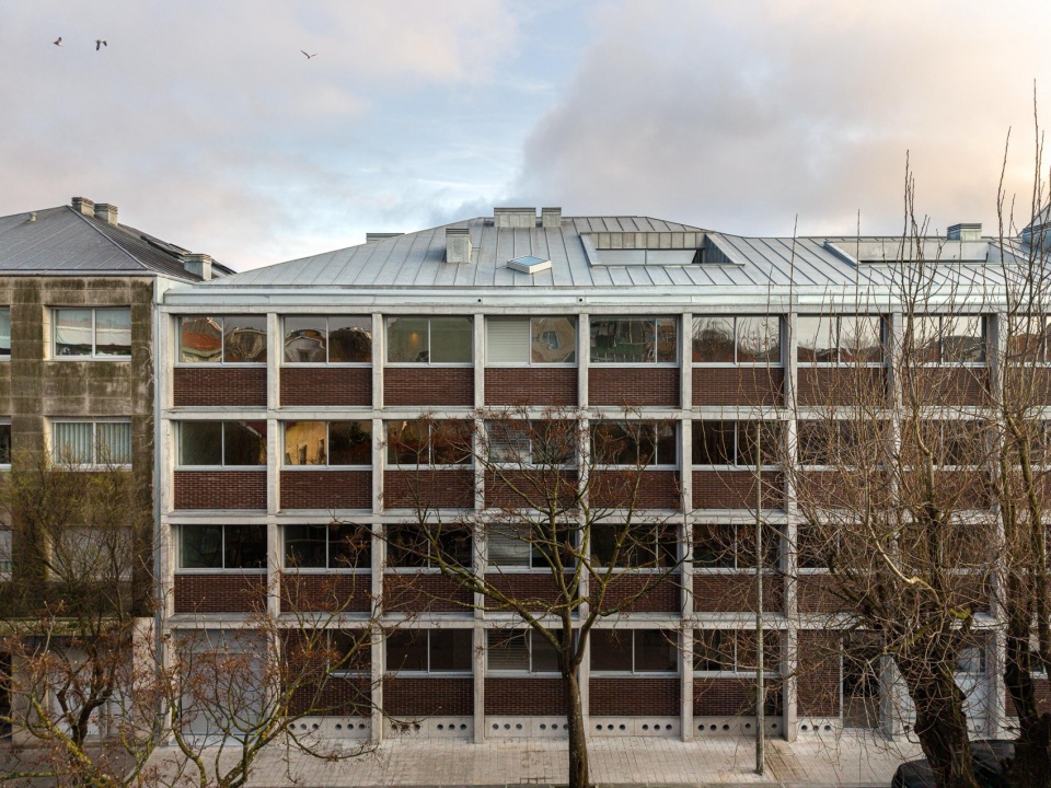Edifício De Habitacao Multifamiliar Hintze Ribeiro By Helder Da Rocha Arquitectos