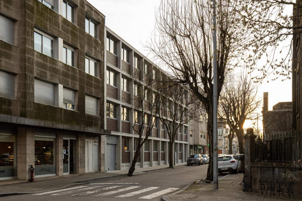 Edifício De Habitacao Multifamiliar Hintze Ribeiro By Helder Da Rocha Arquitectos