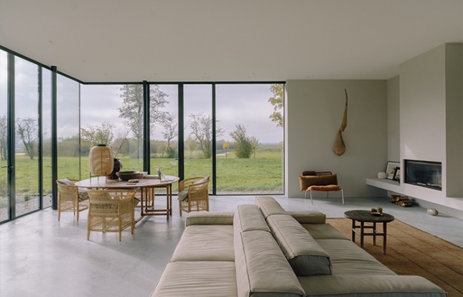 Black Barns by Loer Architecten